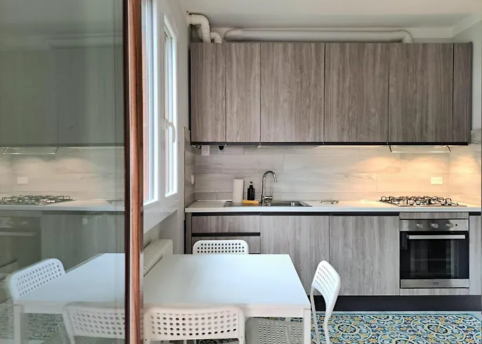 Lion House * Риччоне