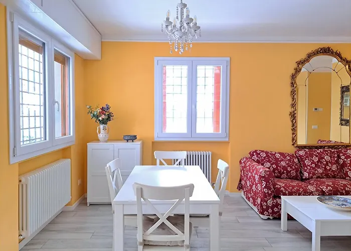 Lion House Риччоне