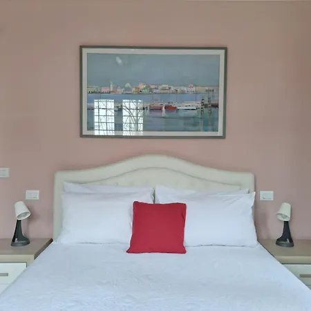 Lion House Apartament *