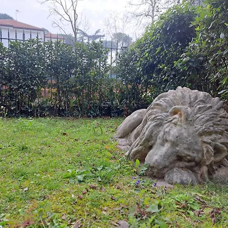 Lion House Apartament *